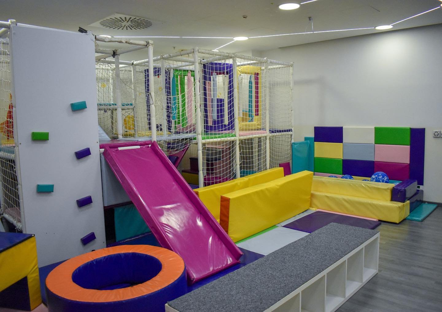 Smart Gym igraonica sa toboganom